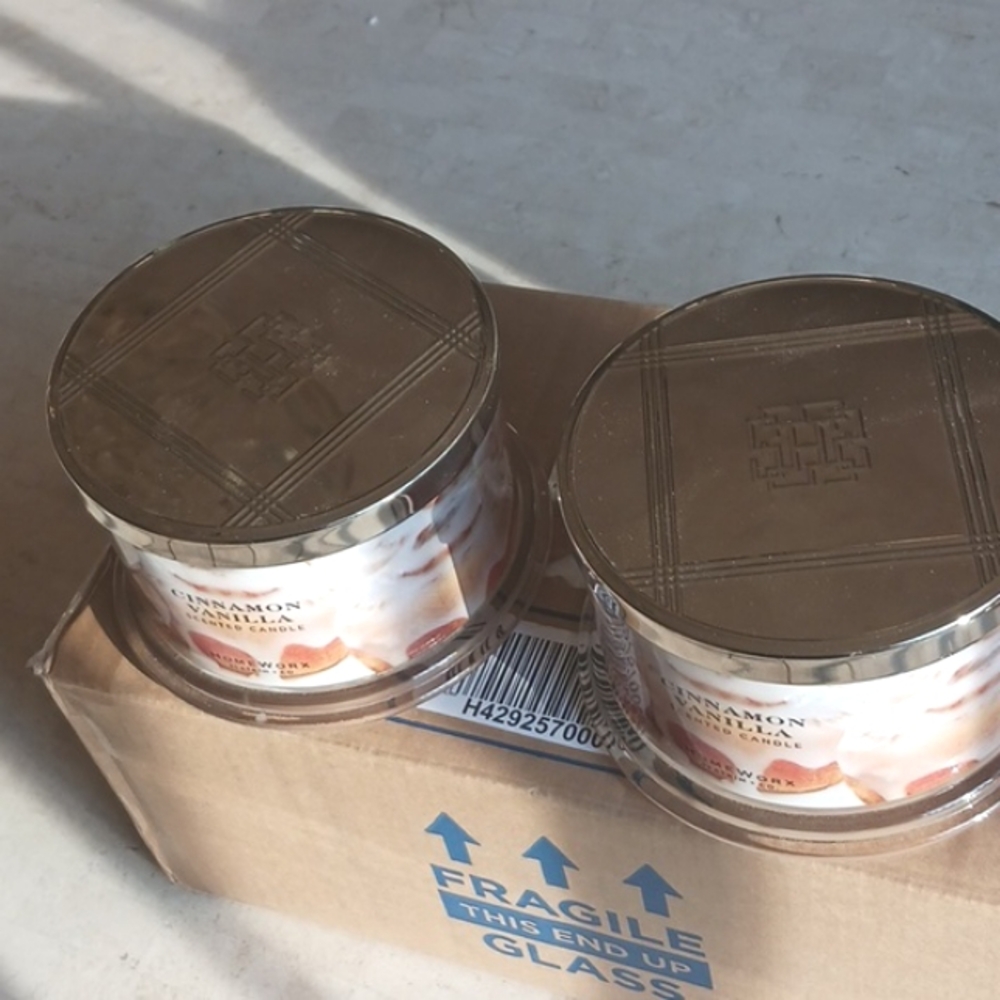 Candles Homeworx by slatkin cinnamon- vanilla, 4 wick, "Brand New" set of 2 - Picture 3 of 11